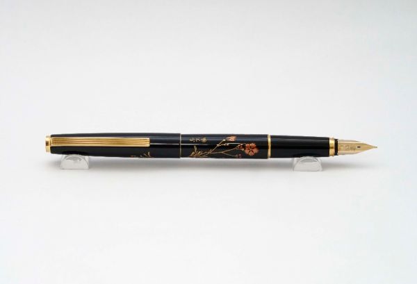 Pilot-Custom-Hira-Urushi-Maki-e-Carnations-8.jpg