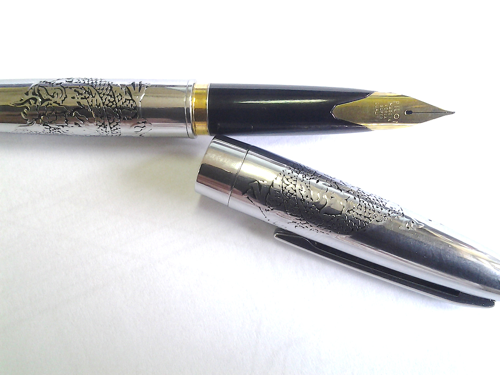 Pilot Custom Silver Dragon Fountain pen (2).jpg