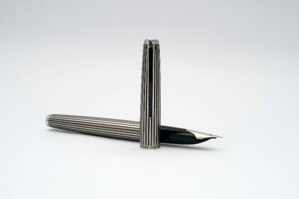 Pilot_Custom_Black_Stripe_Stainless_Steel_2.jpg