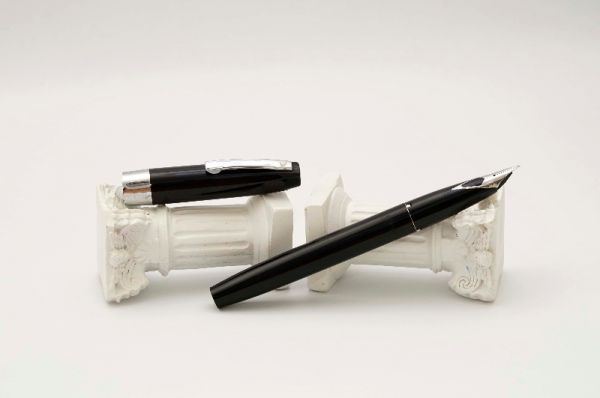 Sheaffer-330-Quasi-Imperial-Black-1.jpg