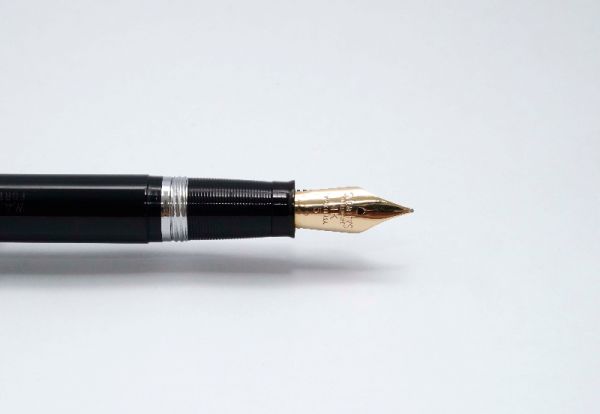 Sheaffer-Admiral-Snorkel-Gold-Plated-Cap-Black-Barrel-4.jpg