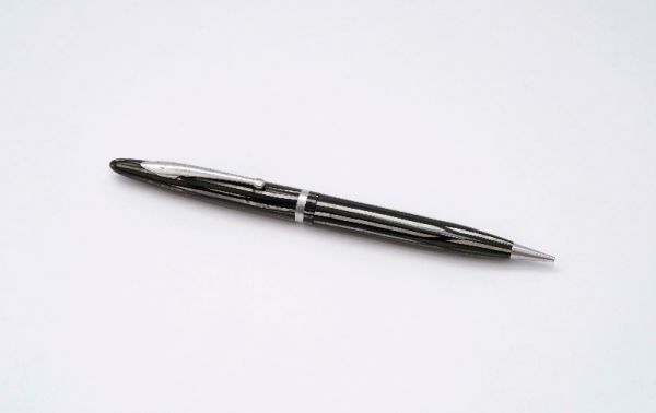 Sheaffer-Balance-Jr-Carmine-Striated-Pearl-12.jpg