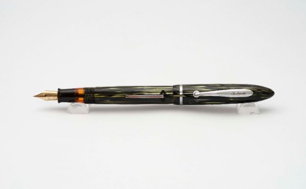 Sheaffer-Balance-Jr-Carmine-Striated-Pearl-9.jpg