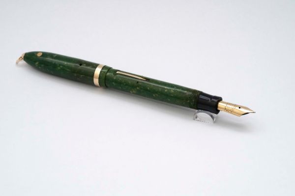 Sheaffer-Balance-Ring-Top-Jade-Green-Lever-Fill-8.jpg