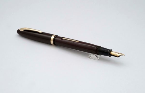 Sheaffer-Craftsman-Admiral-Burgundy-Lever-Fill-6.jpg