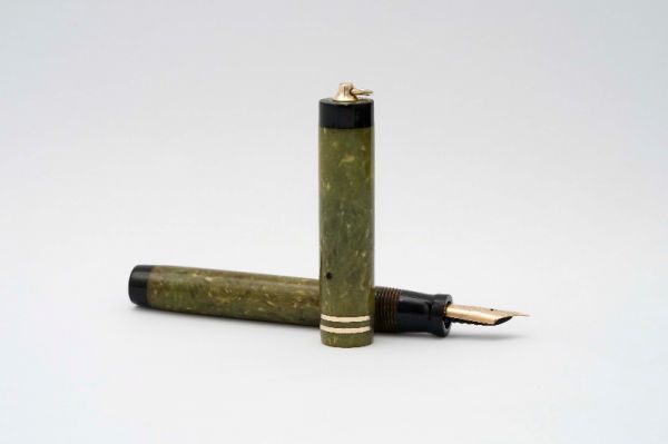 Sheaffer-Flat-Top-Green-&-Black-2.jpg