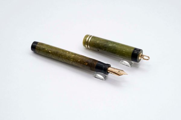 Sheaffer-Flat-Top-Green-&-Black-3.jpg