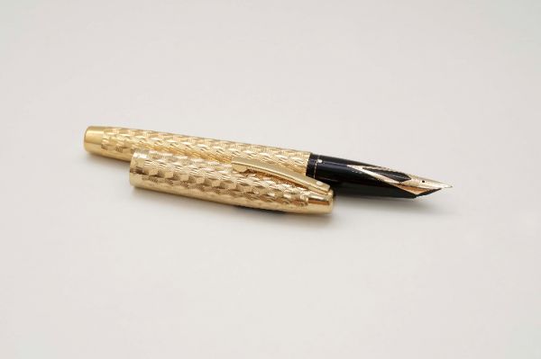 Sheaffer-Imperial-835-Marquetry-Gold-Plated-4.jpg