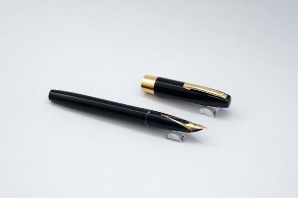 Sheaffer-Imperial-IV-Lifetime-Black-Cartridge-Version-3.jpg