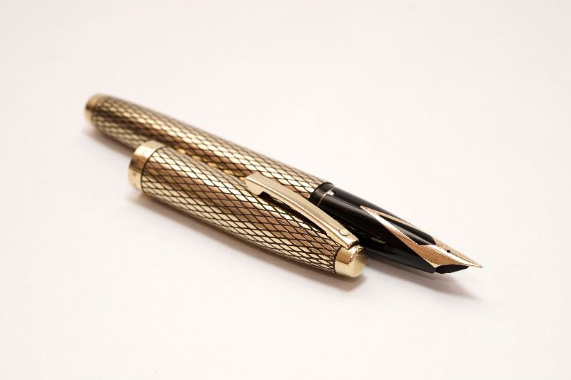 Sheaffer-Imperial-Sovereign-14KT-Gold-Filled-Diamond-Guillochè-c.jpg