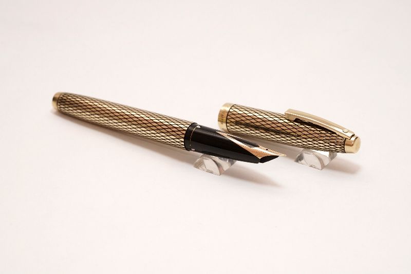 Sheaffer-Imperial-Sovereign-14KT-Gold-Filled-Diamond-Guillochè-f.jpg