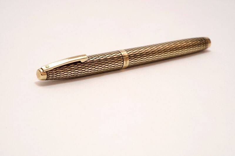 Sheaffer-Imperial-Sovereign-14KT-Gold-Filled-Diamond-Guillochè-h.jpg
