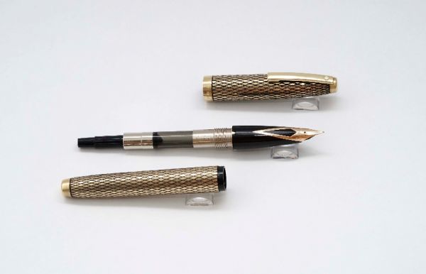 Sheaffer-Imperial-Sovereign-GF-Diamond-Design-3.jpg