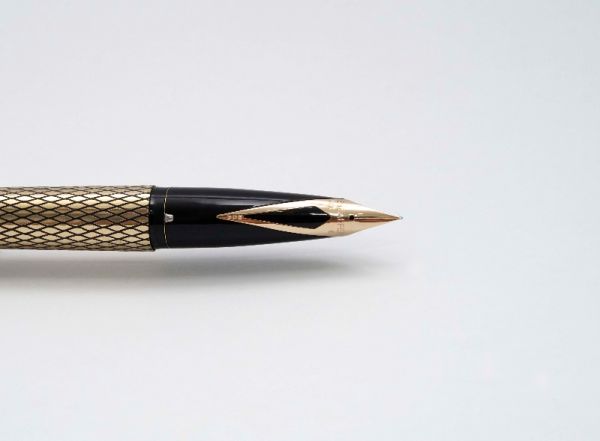 Sheaffer-Imperial-Sovereign-GF-Diamond-Design-4.jpg