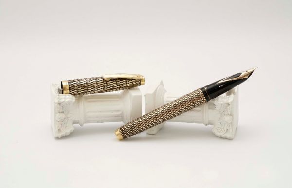 Sheaffer-Imperial-Sovereign-Gold-Filled-Diamond-Design-1.jpg