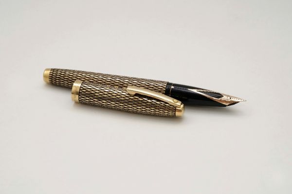 Sheaffer-Imperial-Sovereign-Gold-Filled-Diamond-Design-3.jpg