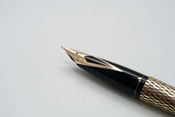 Sheaffer-Imperial-Sovereign-Gold-Filled-Diamond-Design-6.jpg
