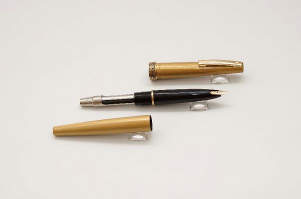 Sheaffer-Lady-630-Brushed-Gold-4.jpg