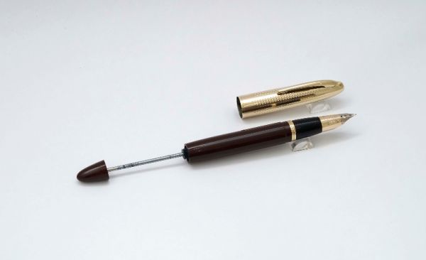Sheaffer-Lifetime-Crest-1750-Bordeaux-Gold-Filled-Cap-Vacuum-Filler-3.jpg