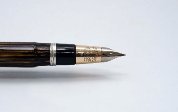 Sheaffer-Lifetime-Tuckaway-Gold-Filled-Cap-&-Brown-Striated-Vacuum-Filler-5.jpg
