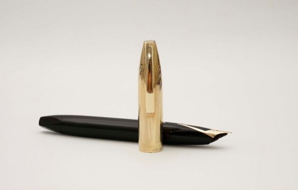 Sheaffer-PFM-V-Snorkel-Black-&-Gold-Filled-Cap-3.jpg