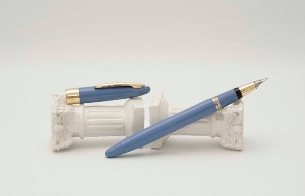 Sheaffer-Snorkel-Valiant-Pastel-Blue-1.jpg