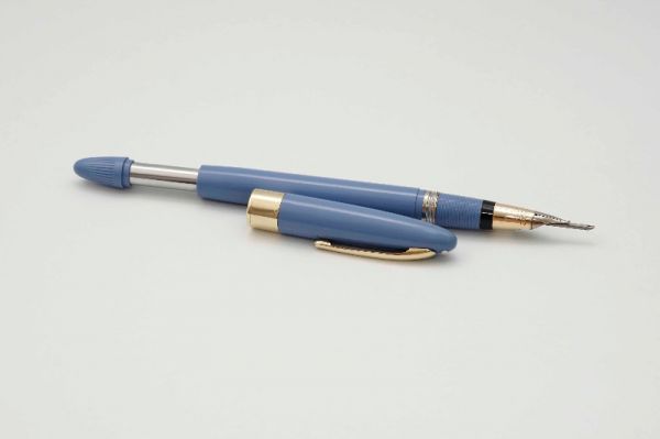 Sheaffer-Snorkel-Valiant-Pastel-Blue-4.jpg