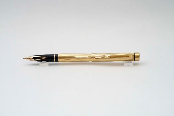 Sheaffer-Targa-1005-Gold-Fluted-10.jpg