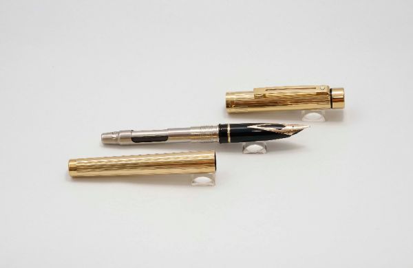 Sheaffer-Targa-1005-Gold-Fluted-3.jpg