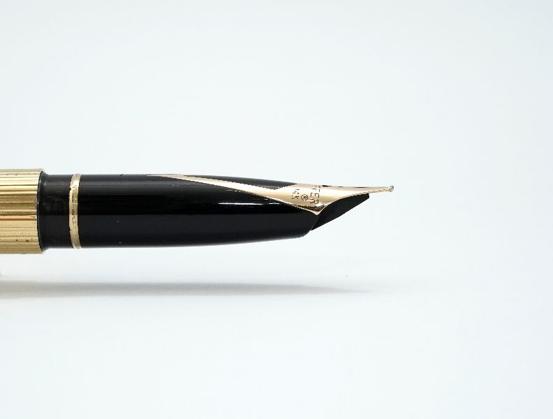 Sheaffer-Targa-1005-Gold-Fluted-3.jpg