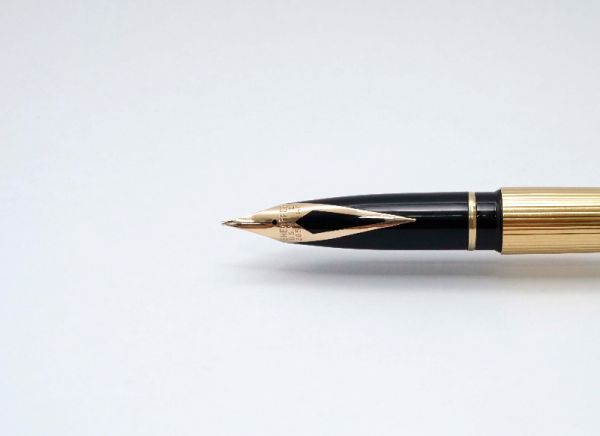 Sheaffer-Targa-1005-Gold-Fluted-5.jpg