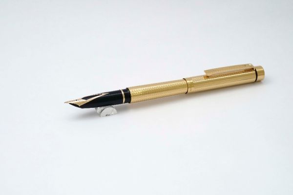 Sheaffer-Targa-1005-Gold-Fluted-7.jpg