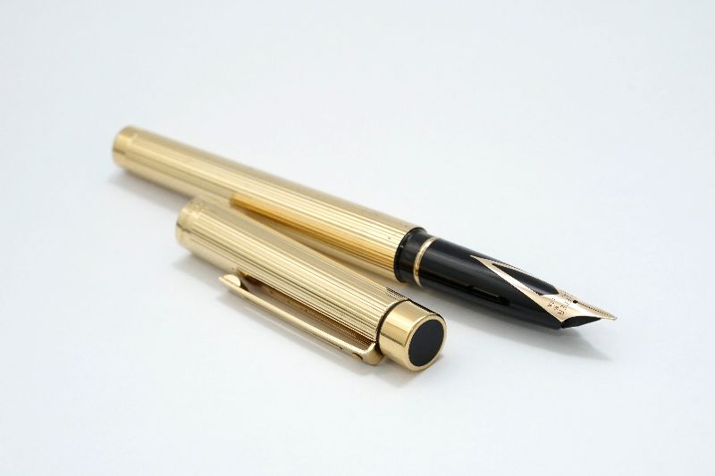 Sheaffer-Targa-1005-Gold-Fluted-7.jpg