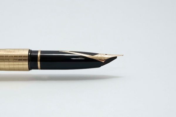Sheaffer-Targa-1007-Chequered-Gold-Plated-5.jpg