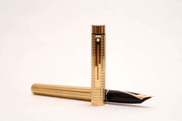 Sheaffer-Targa-1007-Gold-Plated-Geometric-2.jpg
