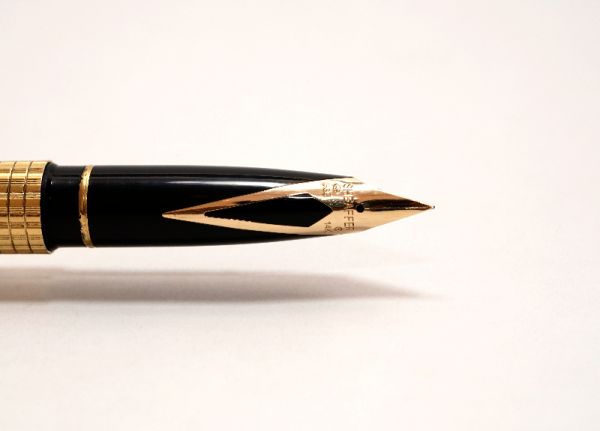 Sheaffer-Targa-1007-Gold-Plated-Geometric-4.jpg