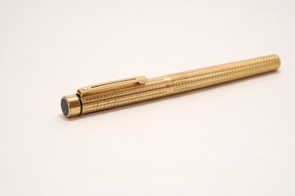 Sheaffer-Targa-1007-Gold-Plated-Geometric-7.jpg