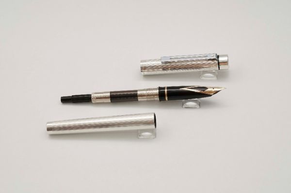 Sheaffer-Targa-1024-Sterling-Silver-4.jpg