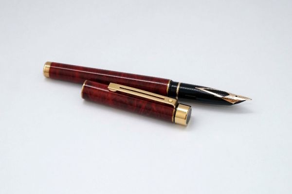 Sheaffer-Targa-1034-Red-Ronce-Lacquer-3.jpg