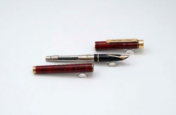 Sheaffer-Targa-1034-Red-Ronce-Lacquer-4.jpg