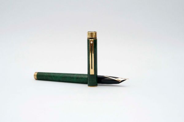 Sheaffer-Targa-1038-Green-Ronce-Lacquer-2.jpg