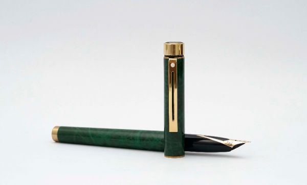 Sheaffer-Targa-1038-Green-Ronce-Lacquer-2.jpg