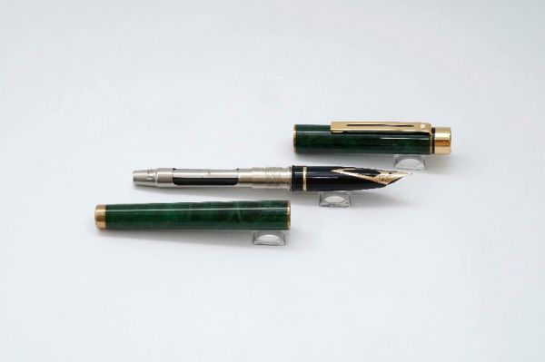 Sheaffer-Targa-1038-Green-Ronce-Lacquer-3.jpg