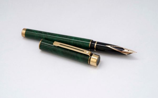 Sheaffer-Targa-1038-Green-Ronce-Lacquer-3.jpg