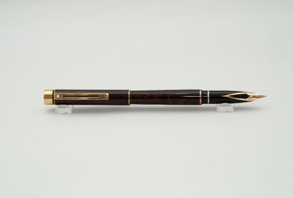 Sheaffer-Targa-9037-Classic-Laque-Red-Marble-10.jpg