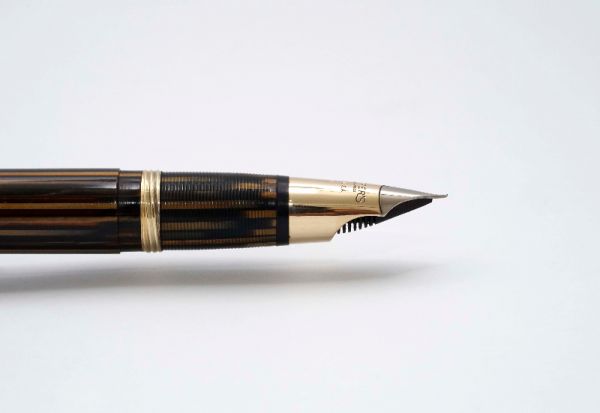 Sheaffer-Triumph-1000-Lifetime-Carmine-Striated-Vacuum-Filler-5.jpg