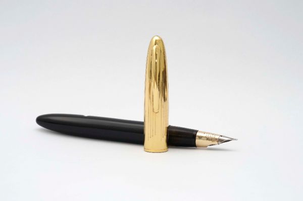 Sheaffer-Triumph-Crest-Deluxe-1750-Black-Barrel-&-Gold-Filled-Cap-2.jpg