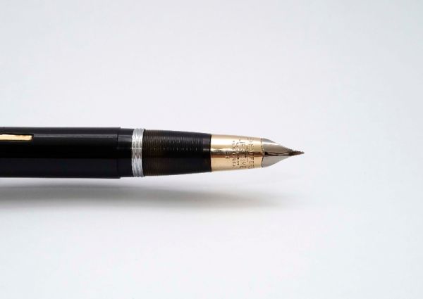 Sheaffer-Triumph-Crest-Deluxe-1750-Black-Barrel-&-Gold-Filled-Cap-4.jpg