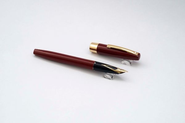 Sheaffer-Triumph-Imperial-Burgundy-23K-Gold-Electroplated-3.jpg
