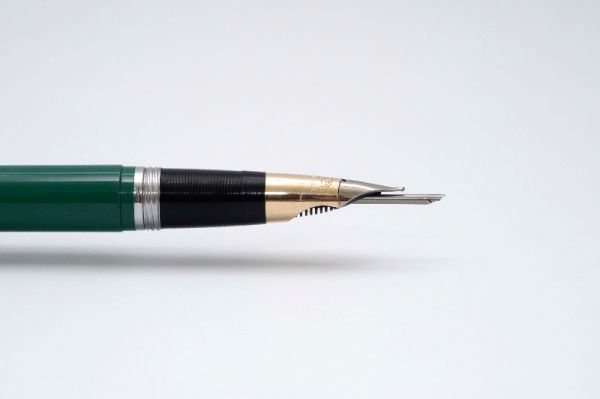 Sheaffer-Triumph-Snorkel-Touchdown-Green-5.jpg